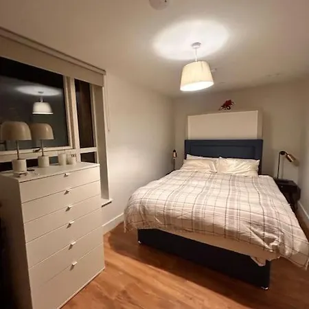 Lovely 2 Bedroom 8